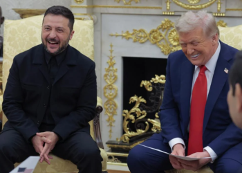 თეთრ სახლში გამართულ შეხვედრაზე ტრამპმა და ზელენსკიმ ერთმანეთს სიმბოლური საჩუქრები გადასცეს