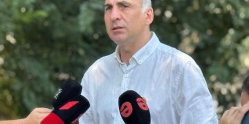 კალაძე გვპირდებოდა, რომ საპარკინგე სივრცეებს ააშენებდა, მანახოს, სად არის მიწისზედა, მიწისქვეშა, წყალქვეშა თუ მთვარეზე გაკეთებული სადგომები! არაფერი გაუკეთებია, სამაგიეროდ ჯარიმების სახით 130 მილიონი ლარი ამოიღეს – ალეკო ელისაშვილი