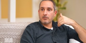 ,, ვიღაცამ თქვენი პენსია, თქვენი ხელფასი, თქვენი გზის რემონტის ფული, თქვენი თავდაცვის გაძლიერების ფული, თქვენი შვილების განათლების ფული აიღო და ჯიბეში ჩაიდო” – ლევან ღამბაშიძე