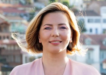 ,, ჰოდა, რა ხდება? ბუდეა?” – ანა დოლიძე