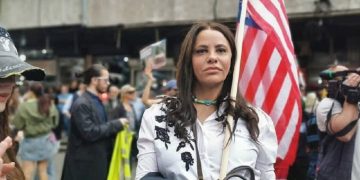 ,,4-ში თუ მოხდება რევოლუცია და დამხობა, ისევ ბიძინას გაკეთებული იქნება… სხვა შანსი არ არსებობს, ეს ისევ ბიძინას სცენარის ნაწილი იქნება…“ – ია ფარულავა