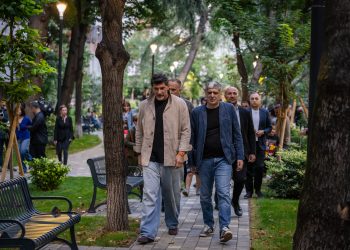 კახა კალაძემ ცინცაძის ქუჩაზე ახლადრეაბილიტირებული სკვერები დაათვალიერა – ფოტოები