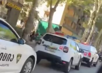 ავარია თბილისში – ერთმანეთს ავტომობილი და მოტოციკლი შეეჯახნენ