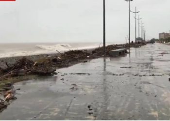 ბათუმში ძლიერმა წვიმამ და ქარმა პრობლემები შექმნა