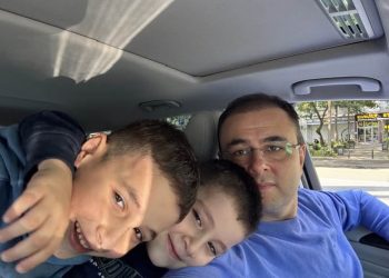 „კოვზი რომ წინასწარ დაზოგოს ნაცარში დასვრისგან“ – რას წერს რატი ბრეგაძე?