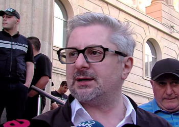 “კი არ გვეზარება ან გვეშინია, მაგრამ ვინმე დაგვიტოვეთ გარეთ, „ქოცებო“, ამბის მომტანი რომ გვყავდეს მაინც” – გვარამია ხასაიას დაკავებაზე