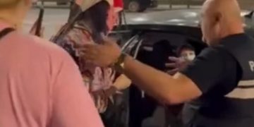 პოლიციამ, თავისუფლების მოედანზე, აქციიდან მიმავალი ორი გოგო დააკავა – მედია