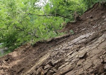 ,,ძლიერი წვიმის შედეგად ჩამოსულია დიდი ზომის მიწის მასა…” – ყველა სახის ავტოტრანსპორტის მოძრაობა იზღუდება