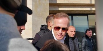 „როგორ არ უნდა ვიდარდო [ივანიშვილის დასანქცირებაზე] იმიტომ, რომ კაცია, რომელიც უდგას ამ ქვეყანას სათავეში და მაგრად უდგას“ – ნოშიკო ნამორაძე