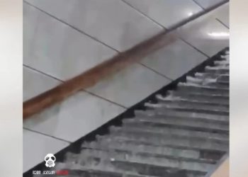 მეტროსადგურ “სამედიცინო უნივერსიტეტის” ჩასასვლელში წყალი ჩავიდა – ვიდეო