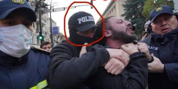 „ვინც საბას ახრჩობდა, ეს პიროვნება არის ვანო პარკაული, მის სახლშიც შევარდნენ და დღეს ალბათ ეს არაკაცი დაკავებულია“ – საბა სხვიტარიძის ძმა