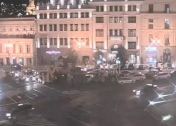 რუსთაველის გამზირზე ქვებს ეძებენ