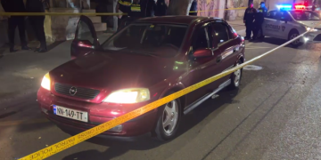 თვითმხილველების ინფორმაციით, მოქალაქემ პატრულის თანამშრომელი ყელის არეში დაჭრა