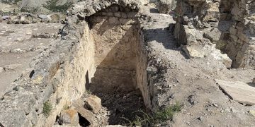 არტანუჯის ციხეში აღმოჩენილი სამარხი, თურქი არქეოლოგების მტკიცებით, აშოტ I-ს ეკუთვნის