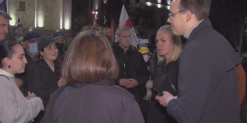 ეუთო-ს მოქმედი თავმჯდომარე რუსთაველზე აქციის მონაწილეებს შეხვდა