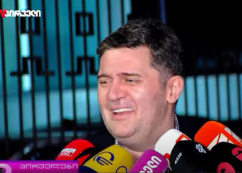 “სასწრაფო არასერიოზული სიგიჟე იყო” – რა კითხეს 8 საათში ბაჩო ახალაიას