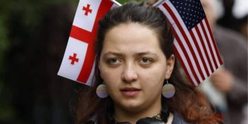 ლიზი უბილავა სახლიდან ჩუსტებით აიყვანეს – აქტივისტები