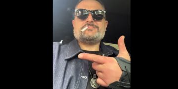 “მე @@ეზე მკიდია” – ბერა ივანიშვილის ძმაკაცი რესტორან “ქვევრში” აღსრულების ბიუროს თანამშრომლებთან ერთად მივიდა