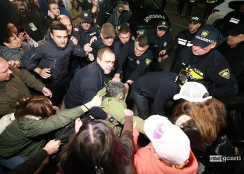 რუსთაველის გამზირზე დაკავებები გრძელდება