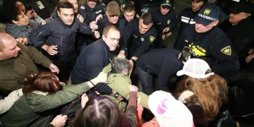 რუსთაველის გამზირზე დაკავებები გრძელდება