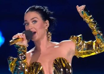 „ჩვენ ვდგავართ საქართველოს გვერდით!“ – კეტი პერის მიმართვა სცენიდან (ვიდეო)