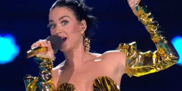 „ჩვენ ვდგავართ საქართველოს გვერდით!“ – კეტი პერის მიმართვა სცენიდან (ვიდეო)