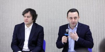 ეკა ბესელიას ინფორმაციით, ირაკლი ღარიბაშვილი და ირაკლი კობახიძე ერთმანეთს ფიზიკურად გაუსწორდნენ