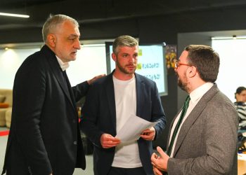 „ძლიერი საქართველოს“ შტაბში ქოლ-ცენტრი ამოქმედდა