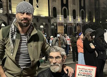 მოსამართლე თორნიკე ქოჩქიანმა მწერალ ბექა ქურხულს 8 დღით ციხე მიუსაჯა