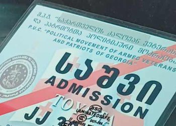 “ყოფილ ძალოვნებს იბარებენ” – რა ხდება პოლიციის შენობებთან – რას უჰყვებიან “ალიას” მოქალაქეები