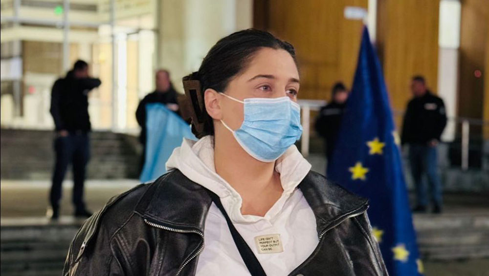 “უი… იმდენი პირბადე მაქვს, დილამდე შემიძლია აქ ვიყო” – ვიდეო