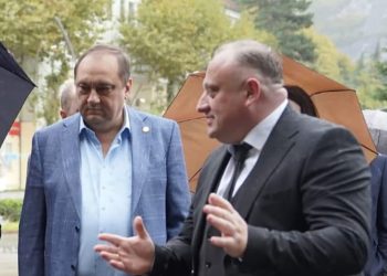 რუსი ოლიგარქი, სოცკი ჭიათურაში – “წვიმაში ბავშვები ცეკვავდნენ, მღეროდნენ და ჭიდაობდნენ ამ რუსი ნაბი@ვრის თვალწინ…” – ნოდარ ჩაჩანიძე