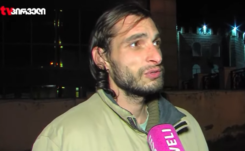 “მამცირებდნენ პოლიციელები” – რას ამბობს შშმ პირი, რომელსაც ტელეფონი ჩამოართვეს და დარეკვის უფლება არ მისცეს
