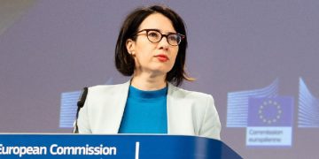 საქართველოს ხელისუფლებისთვის უმჯობესია, სარკეში ჩაიხედოს – ევროკომისიის პრესსპიკერი