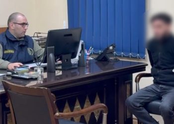 ,,რიკოს” ფილიალში ათასობით ყალბი დოლარი გაასაღეს – დაკავებულია 2 პირი