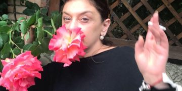 ,, მომწერა- “ რატომ არაფერს ამბობ, ასეთი რა იცი, რომ გაიყურსეო” – ხათუნა ხოფერია