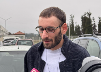 აქციაზე 400-ლარიანი ჯებირის დაზიანების გამო დაკავებული საბა მეფარიშვილი თავისუფალია