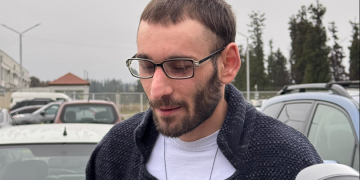 აქციაზე 400-ლარიანი ჯებირის დაზიანების გამო დაკავებული საბა მეფარიშვილი თავისუფალია