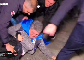 რუსთაველზე სამი პირი დააკავეს – დეტალები