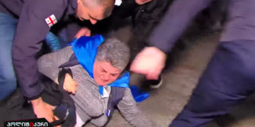 რუსთაველზე სამი პირი დააკავეს – დეტალები