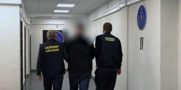 თბილისის მერიის თანამშრომელს, რომელიც თაღლითობის მცდელობის ფაქტზე დააკავეს, სავარაუდოდ ბრალს დღეს წარუდგენენ