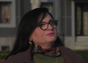 “მე-7 კლასელი “ქურდულ” ვარსკვლავებს იხატავს, გაკვეთილზე “სეკას” თამაშობს… მშობელმა წიხლი რომ დაარტყა კარს, მხარი ლამის ამომივარდა” – მასწავლებელი სკოლის “მაყურებლებზე”