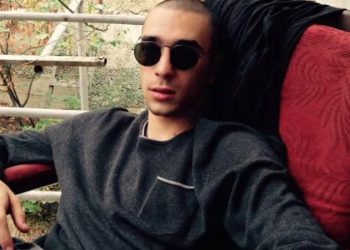 მამუკა ჩარკვიანის შვილს ბრალი ჯგუფურ თავდასხმაში მონაწილეობის გარდა, იარაღის უკანონო შეძენა-შენახვის მუხლითაც წაუყენეს