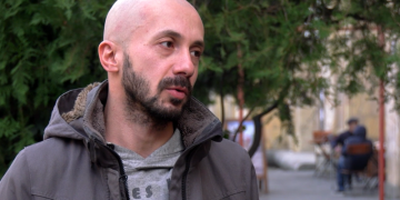 აქტივისტმა პოლიციელს უჩივლა