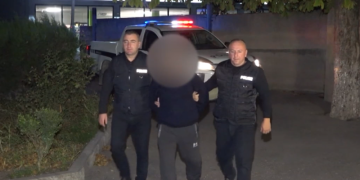 11 წლის ბიჭის გაუპატიურების ბრალდებით დაკავებული პენსიონერი ციხეში გაუშვეს – რას ამტკიცებს 71 წლის კაცი?