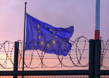 ევროკომისიამ რუს ტურისტებზე მრავალჯერადი ვიზების გაცემა შეაჩერა