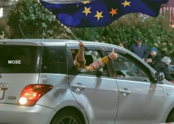 წრიული მარში რუსთაველზე – “არ გვაკეტინევთ გზას? ბორბლებით სიარული რუსთაველის გამზირზე ჩვენთვის ჯერ არავის დაუშლია!”