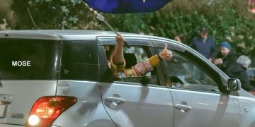 წრიული მარში რუსთაველზე – “არ გვაკეტინევთ გზას? ბორბლებით სიარული რუსთაველის გამზირზე ჩვენთვის ჯერ არავის დაუშლია!”