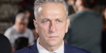 ზაზა თავაძემ გახარიას პარტია დატოვა