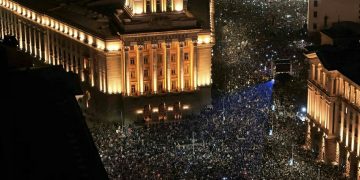 ბულგარეთში მთავრობის გადადგომის მოთხოვნით ათობით ათასი ადამიანი კვლავ შეიკრიბა